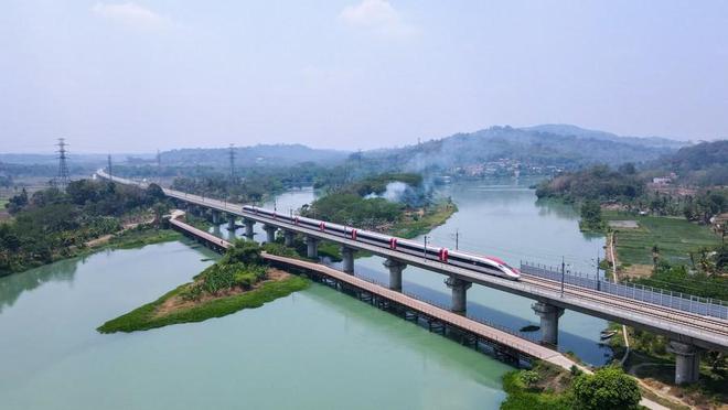 印尼雅萬高鐵最新動態(tài)，自然美景之旅的啟程