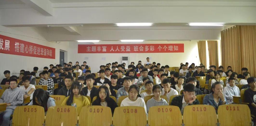 PPT最新模板，探索自然美景之旅，尋覓內(nèi)心平和之地
